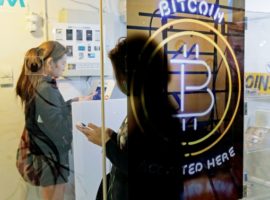 Биткоин из-под прилавка. Что ЦБ имеет против китайских челноков